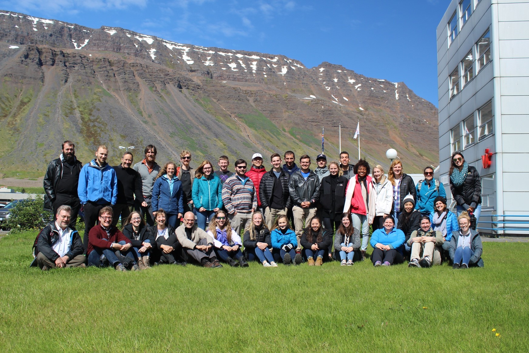 Current students meet ’08 alumni at Iceland reunion